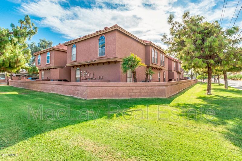 Tempe Townhome: 1402 S Jentilly ln