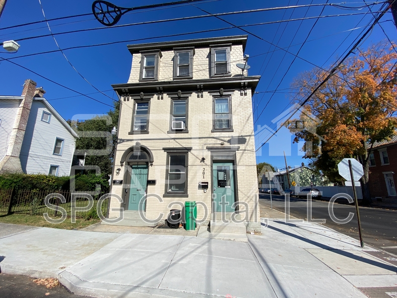 Carlisle Condo: 201 West North Street