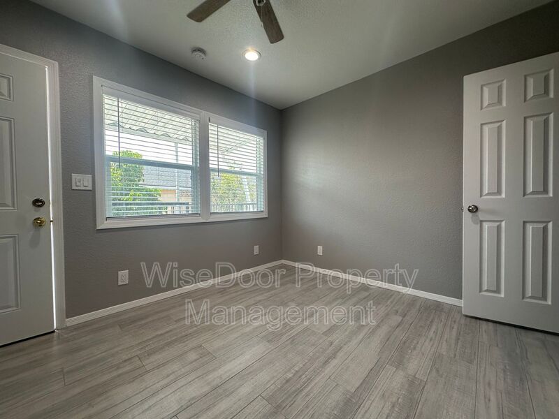 Huntington Park Condo: 2752 E. 58th Street