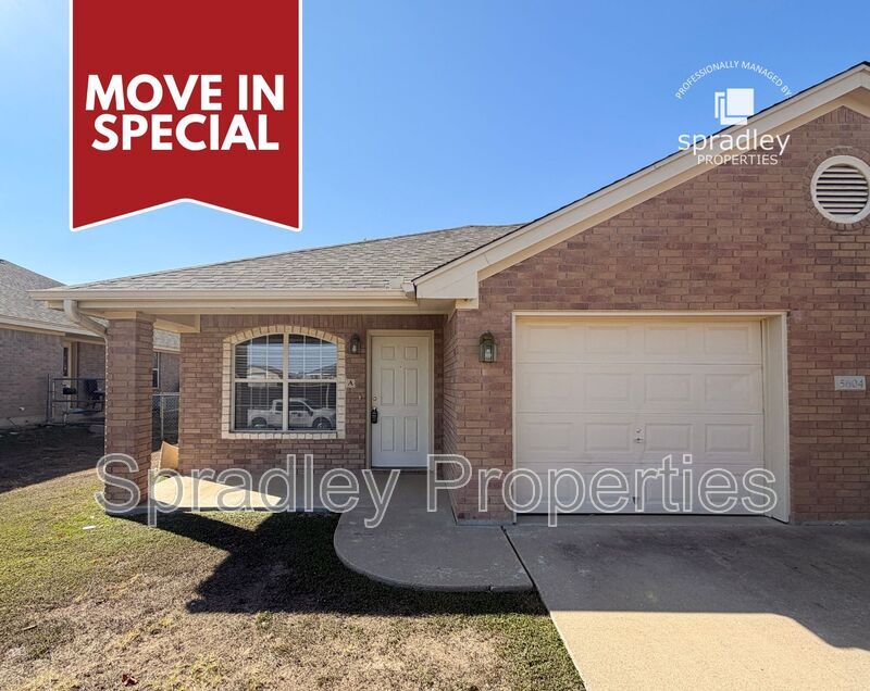 Killeen Townhome: 5604A Luxor Dr