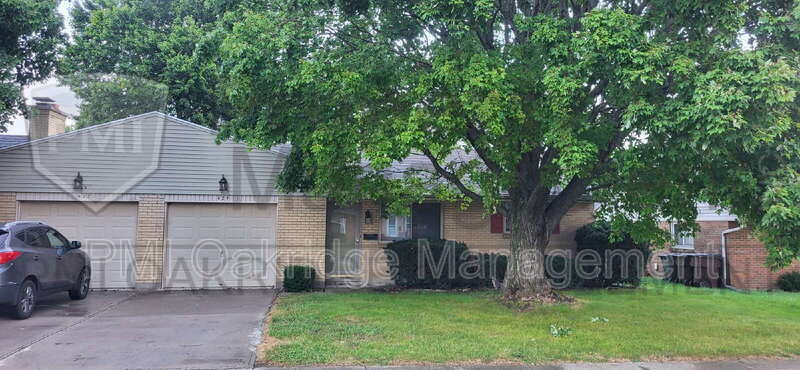 Englewood Condo: 425 Heather St