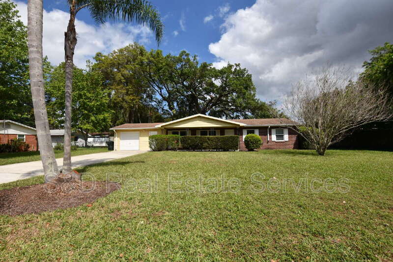 Lakeland House: 1424 Phyllis St.