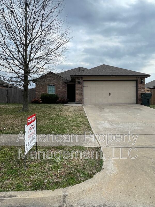 Collinsville House: 13022 E 133rd Pl N