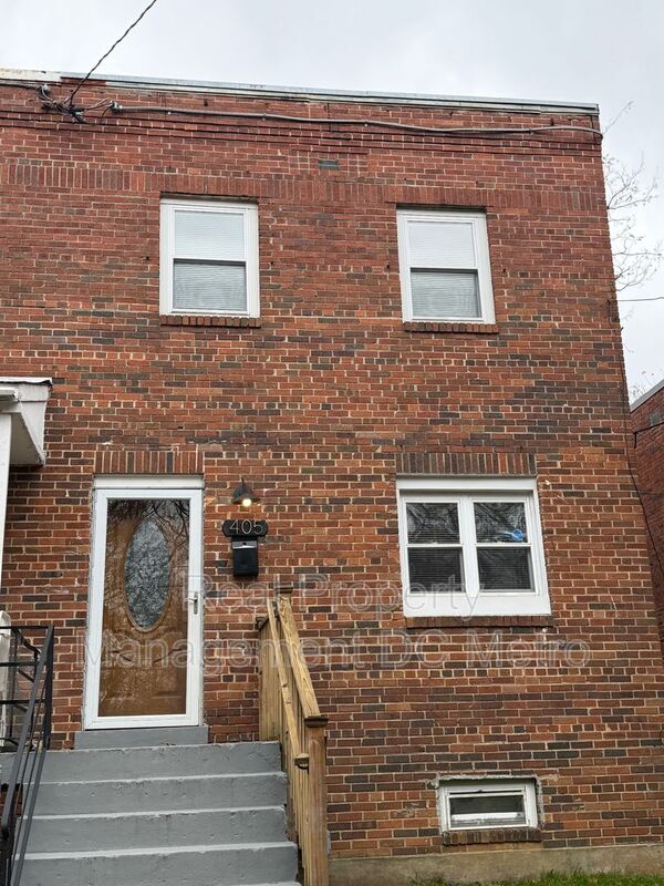 Washington Townhome: 405 Valley Ave SE