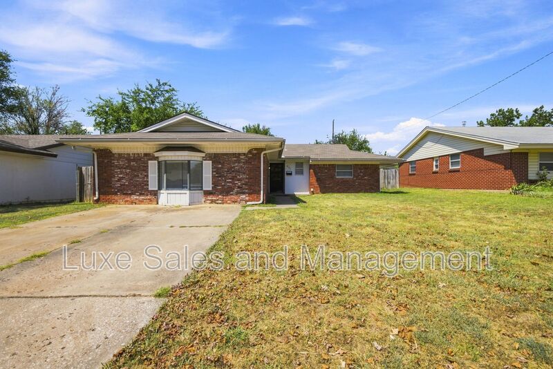 Midwest City House: 621 N Lotus Avenue