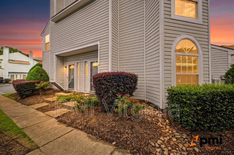 Virginia Beach Condo: 810 Gable Way