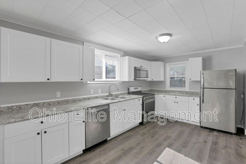 Columbus House: 341 E Markison Ave