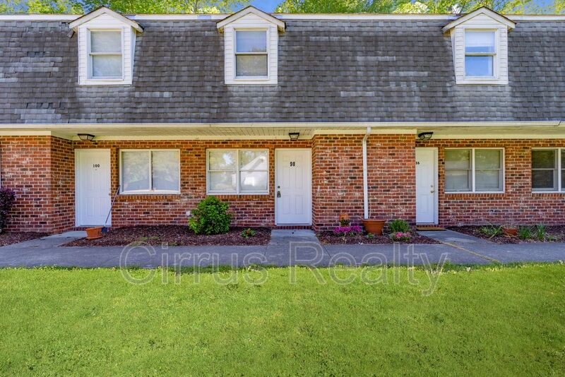 Portsmouth Townhome: 98 Francis St