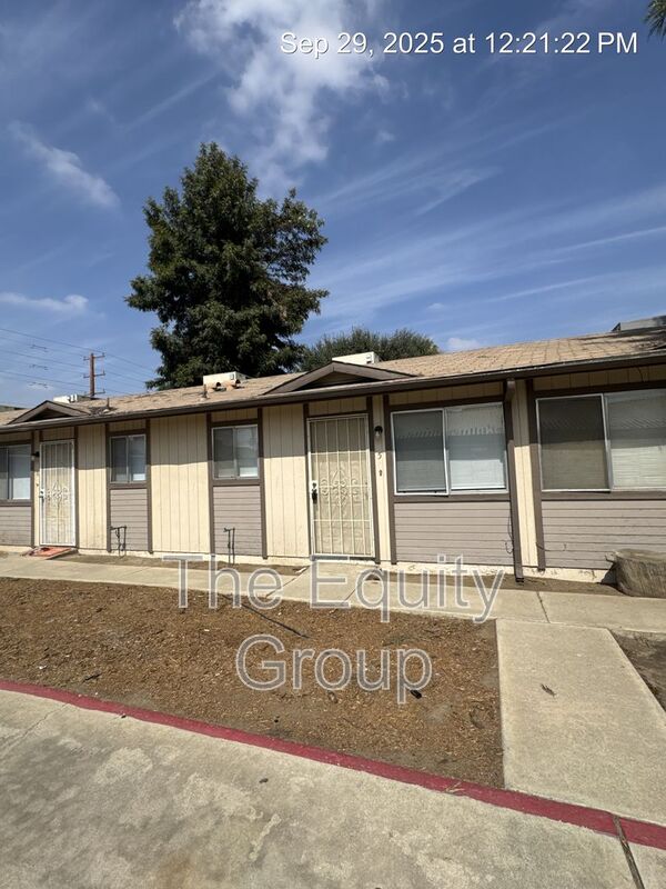Lindsay Condo: 569 North Elmwood Ave