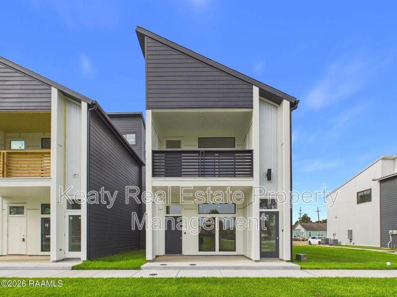 Lafayette House: 1120S Washington Street - Unit 201