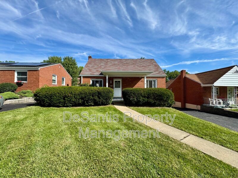 Pittsburgh House: 1076 Thornwood Drive