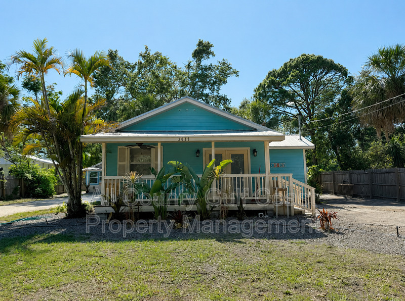 Sarasota House: 3817 Rilma Ave