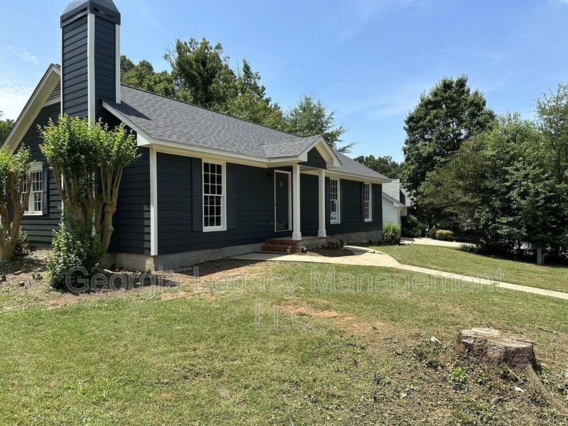 athens House: 121 Winthrop Way