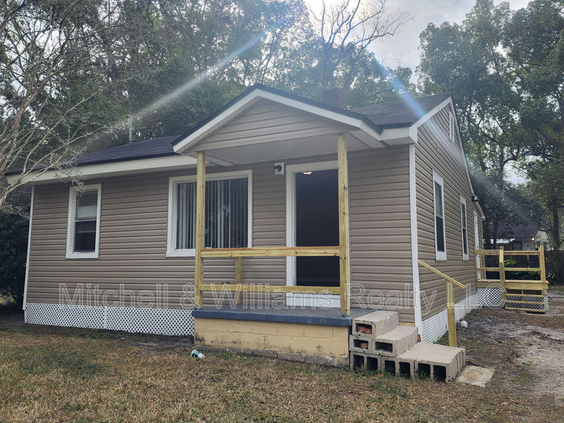 Jacksonville House: 3032 2nd Street Circle