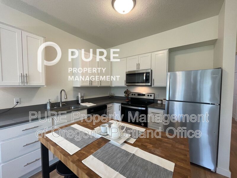 Fairview Condo: 22025 NE Halsey St