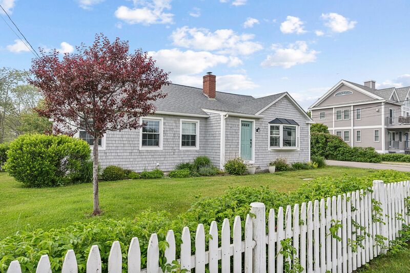 Wells House: 240 Island Beach Road