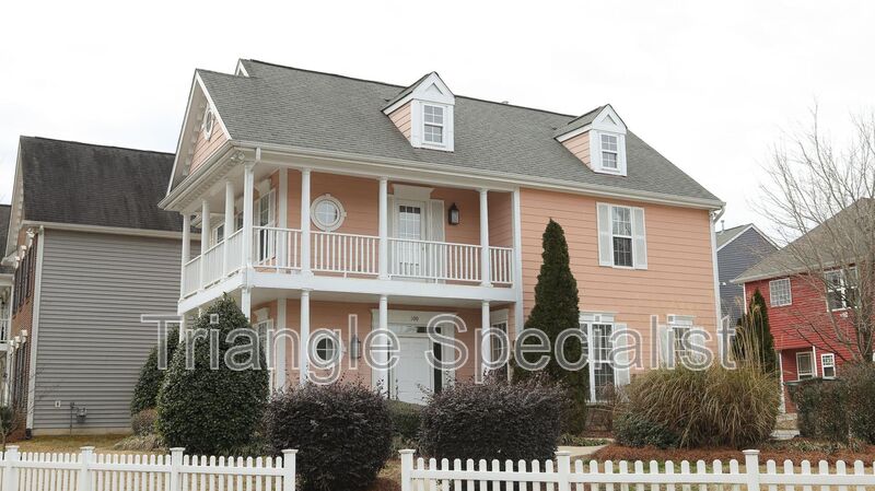 Clayton House: 100 Honeybee Trace