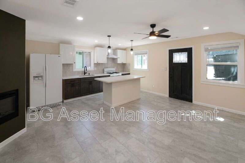 Martinez Condo: 2807 Sabral Cir