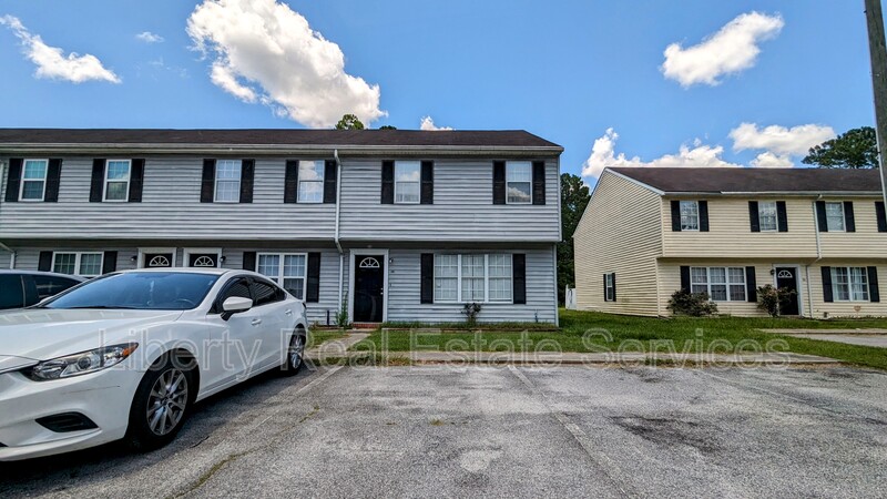 Hinesville Condo: 1100 Pineland Ave
