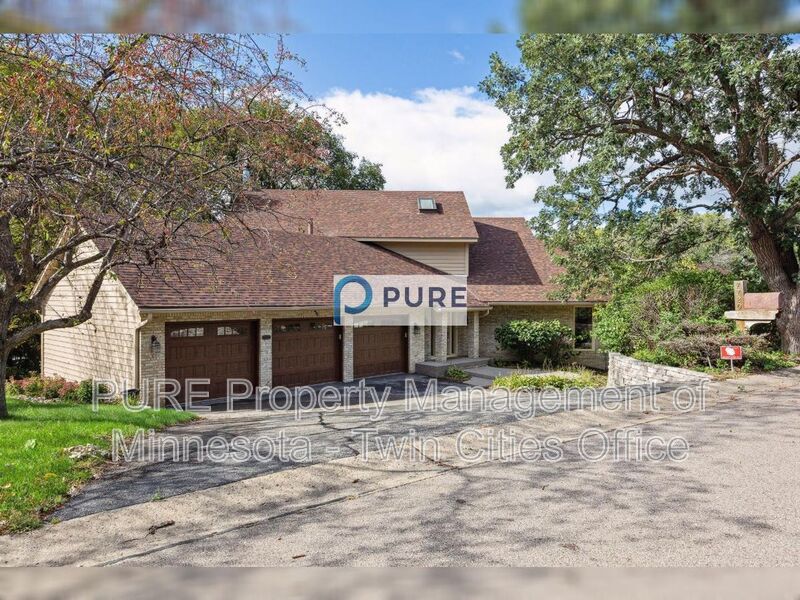 Edina House: 7720 Marth Ct