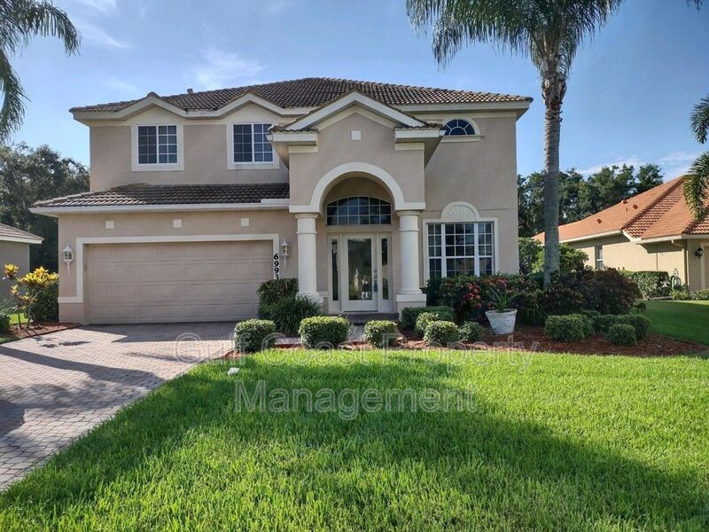 Bradenton House: 6993 74th Street Circle East