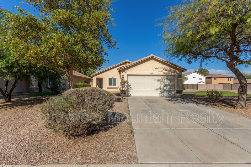 San Tan Valley House: 4136 E Sierrita