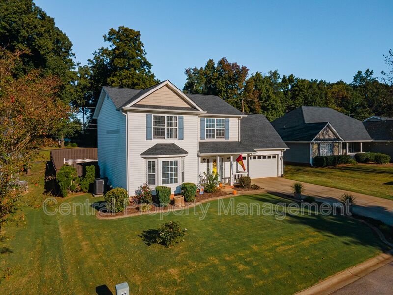 Greer House: 109 Feldspar Lane