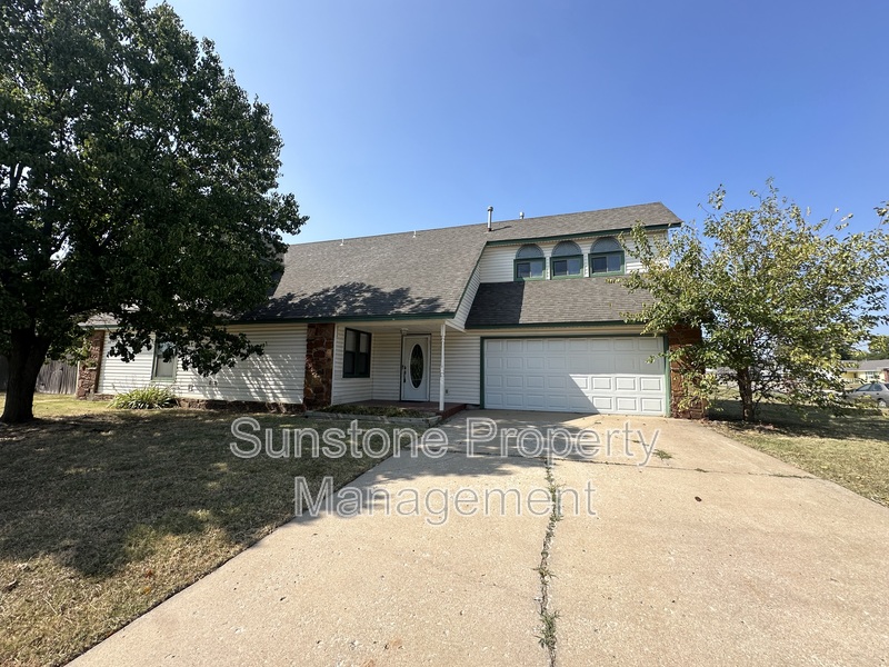 Owasso House: 12303 E 87th St N