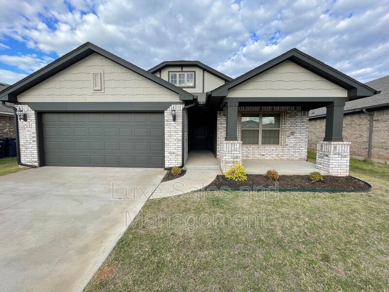 Edmond House: 15709 Gunnison Dr