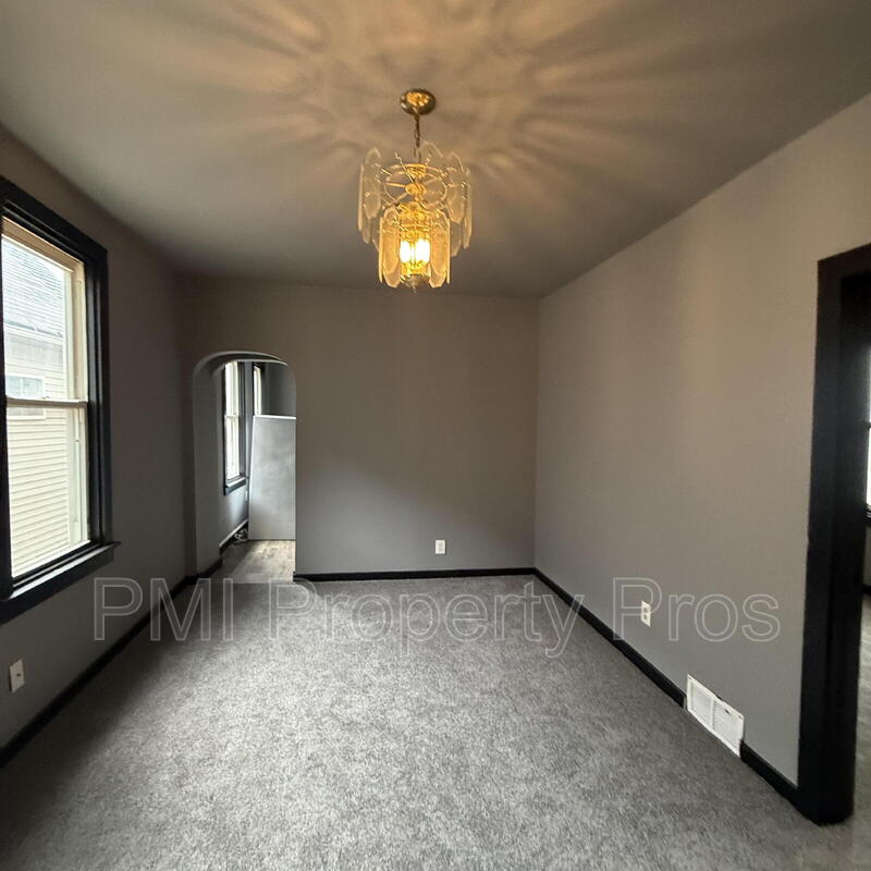 Milwaukee Condo: 3127 West Garfield Avenue