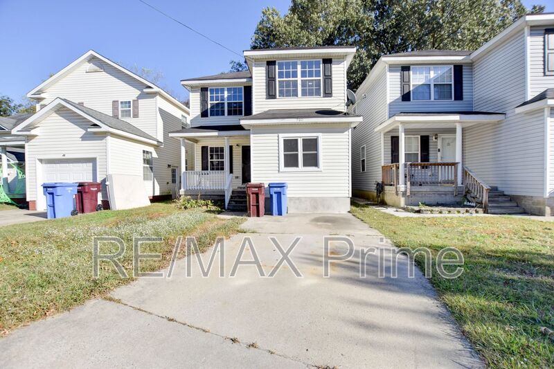 Chesapeake House: 960 Railroad Ave.