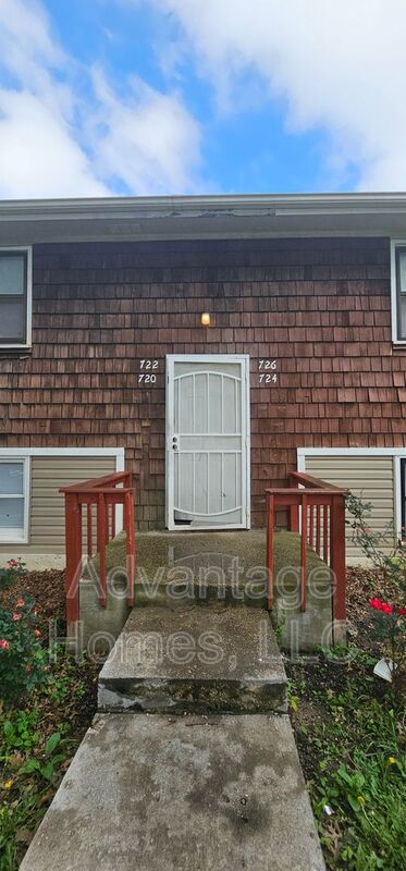Kansas City House: 726 N 70th St