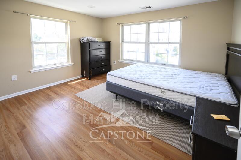 Newark Condo: 40 Cornerstone Ln