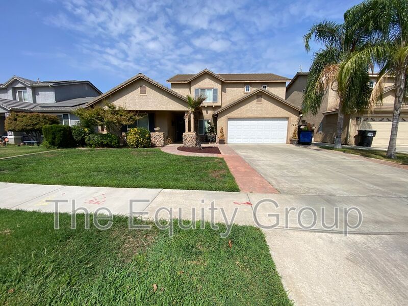 Visalia House: 722 W James Avenue