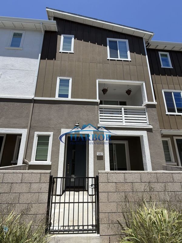 San Pedro Townhome: 1492 W Sunrise Ln