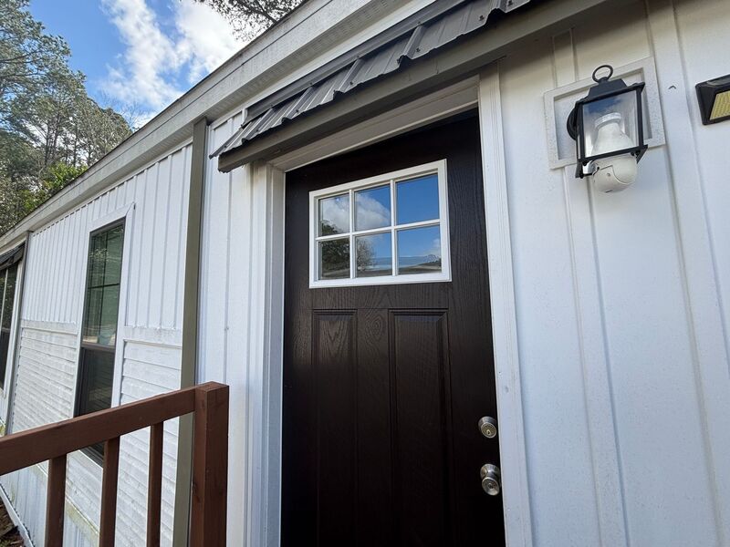 North Charleston House: 8907 Deerwood Dr