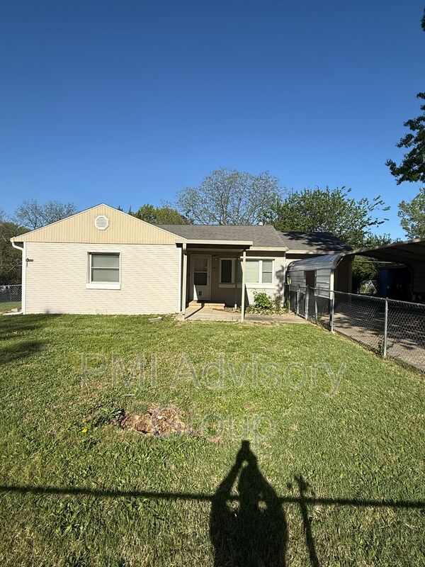 Topeka House: 2347 SE Pennsylvania Ave