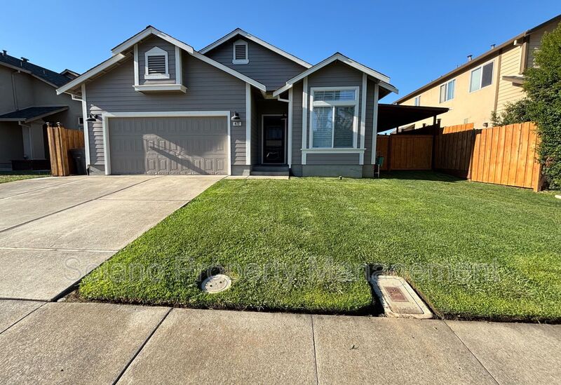 Vacaville House: 472 Somerville Circle