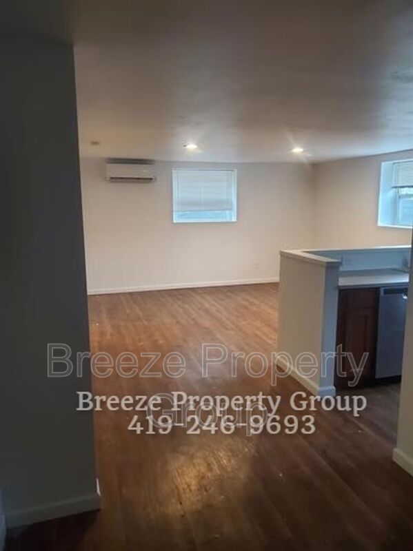 Toledo House: 1945 Ottawa Dr