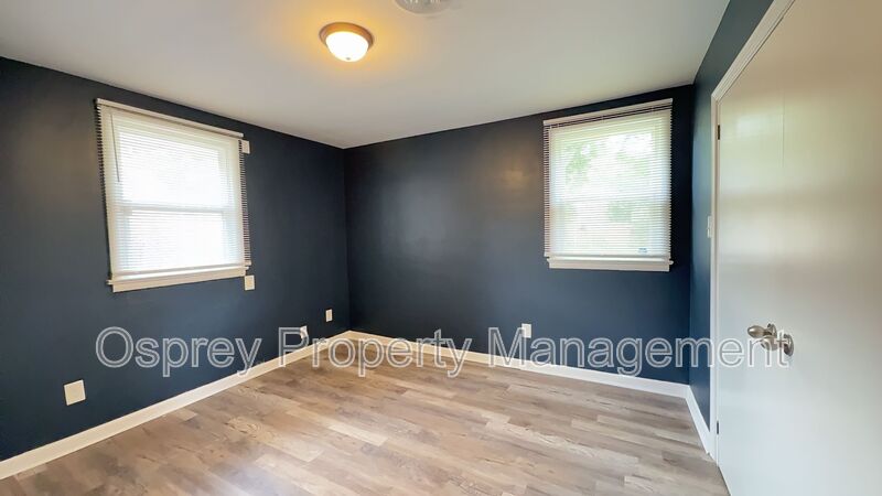 Well-Maintained 3-Bedroom Home with Fenced Backyard & Assigned Parking in Central Chesapeake - Photo 6