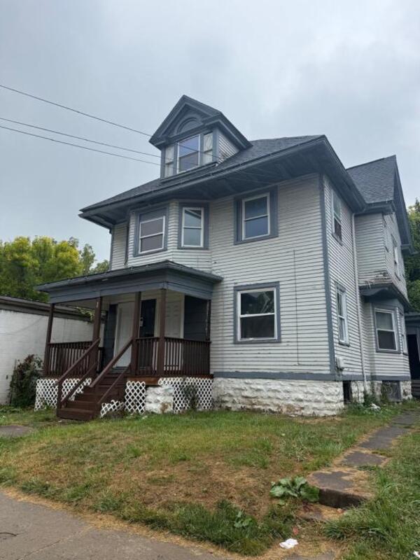 Rochester House: 588 Brown St