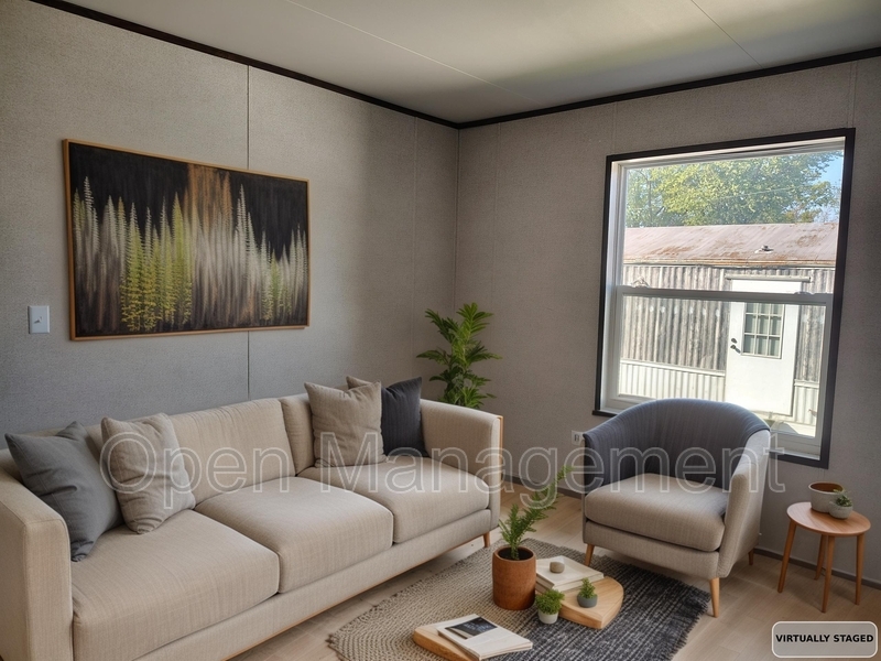 Bloomington House: 900 N. Curry Pike