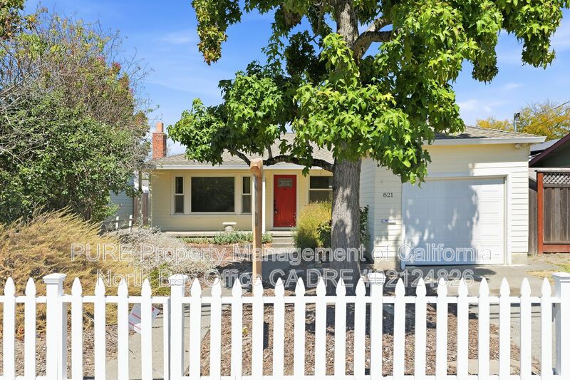 Petaluma House: 821 Madison Street
