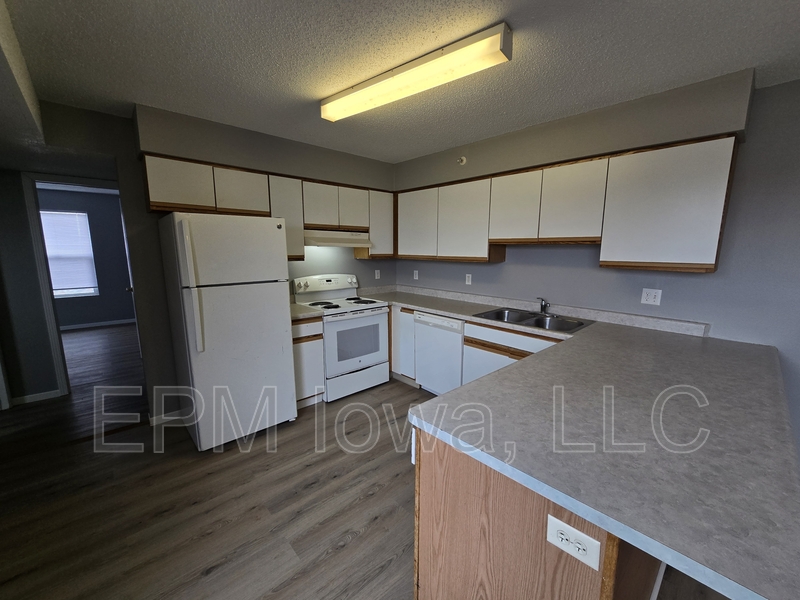 Cedar Rapids House: 64 Miller Avenue Southwest #11