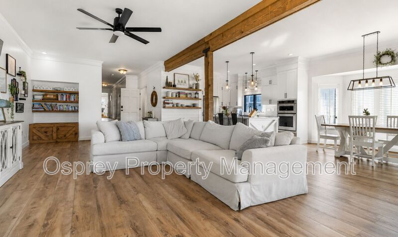 Coastal Living at Its Finest - Photo 3