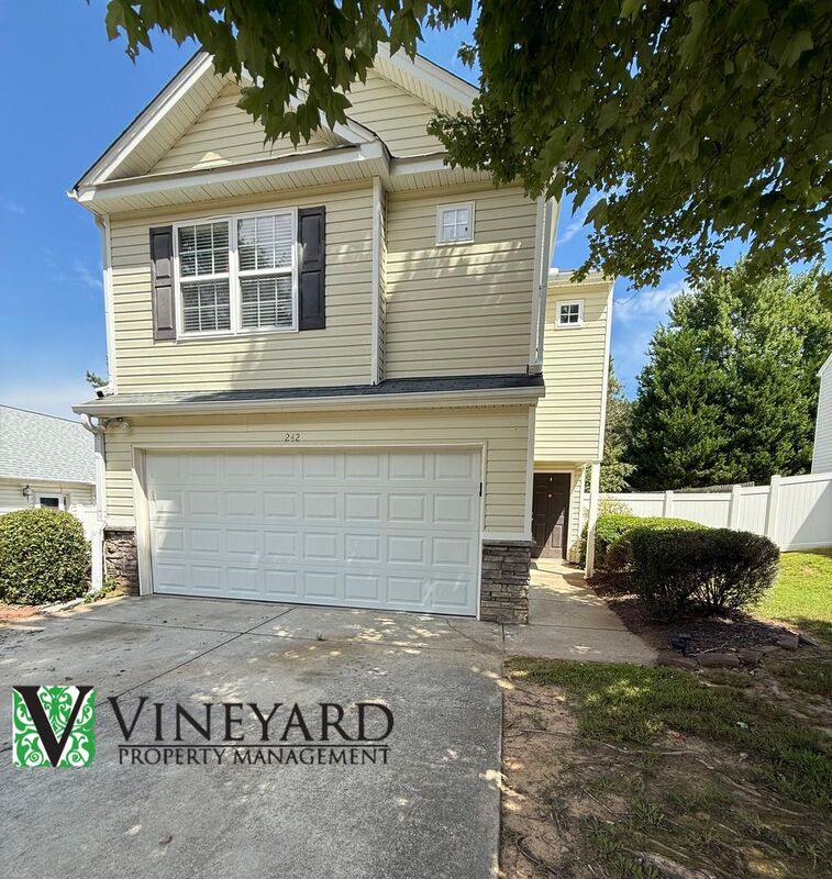 Dallas House: 242 Silver Ridge Drive