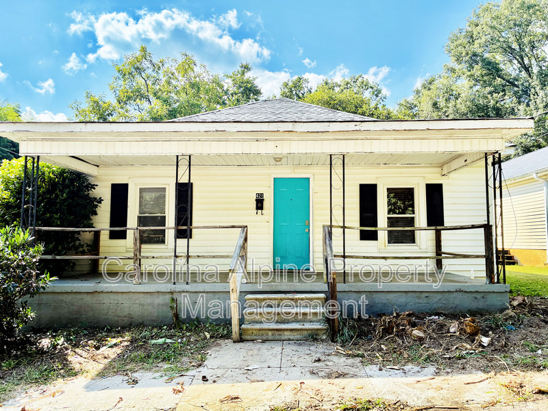 Gastonia House: 421 S Columbia St