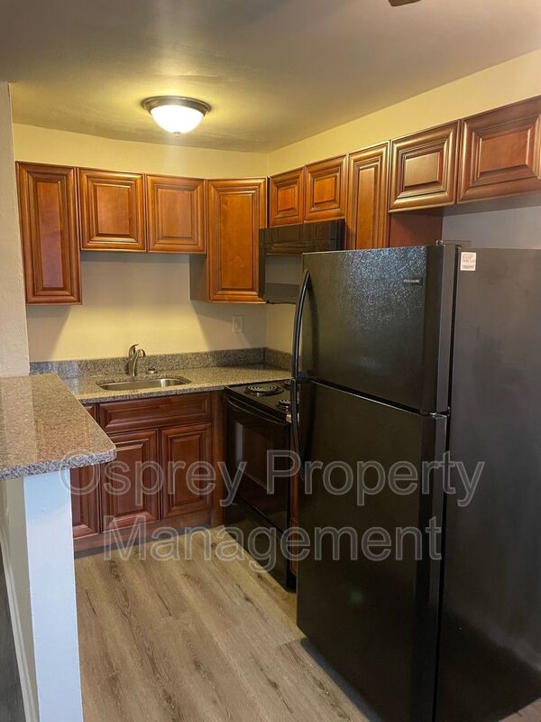 1 bedroom unit available for immediate move in!! - Slider navigation 6