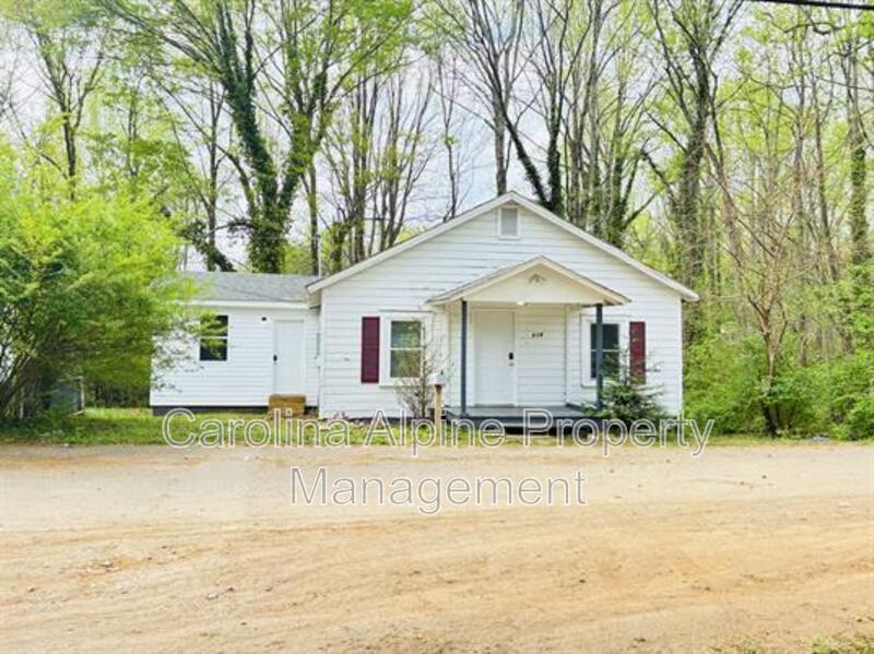 Shelby House: 918 Airline Ext.