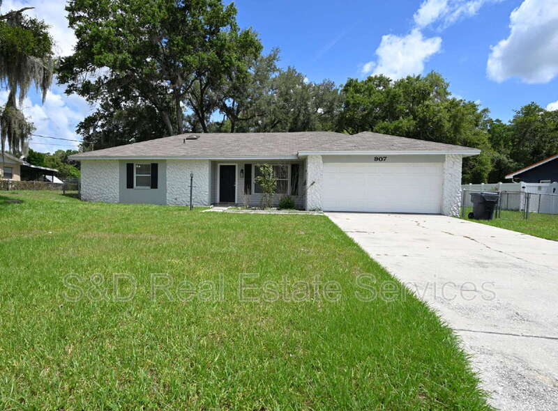 Lakeland House: 907 Swann Drive